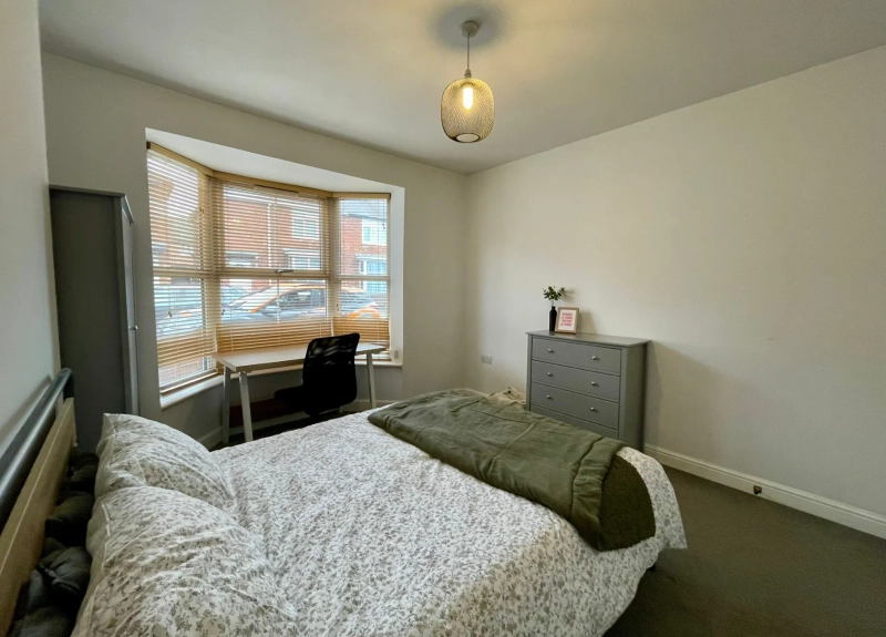 3 Bed - Bills Inclusive - Severn Street - Thumbnail 3